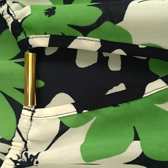 Charter Club Top with a Gold Bar in the front of shirt and Elastic Waist - Picture 4 of 7